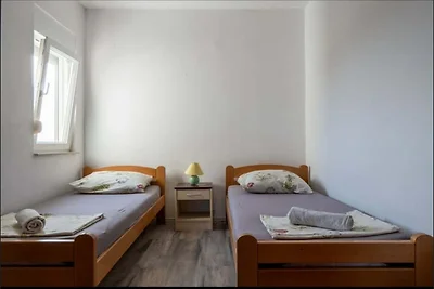 Villa in Vrsi met zwembad bij zandstrand