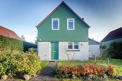 Geräumiges Ferienhaus mit Sauna in Strandnähe