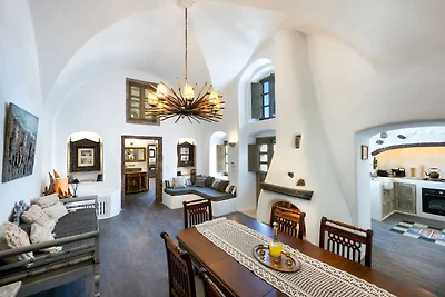 Historische villa met grotzwembad en uitzicht...