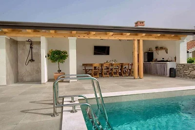Villa in Kanfanar mit Schwimmbecken