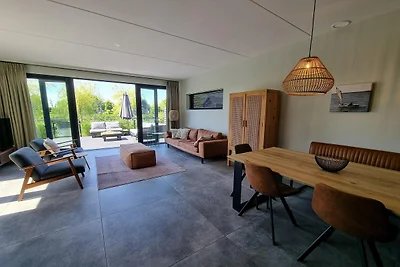 Wasservilla in Balk mit eigenem Steg