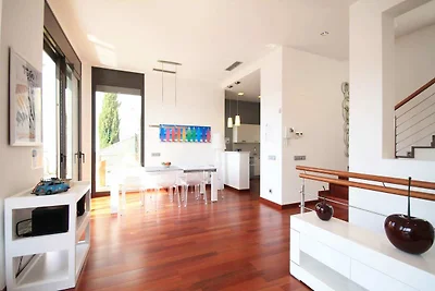 Haus mit großem Garten und privatem Pool