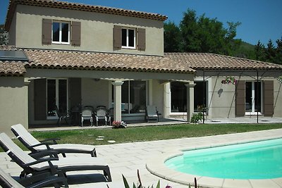 Villa in der Provence mit Garten und überdach...