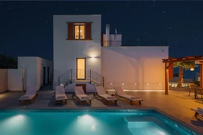 Moderne Ferienvilla mit privatem Pool