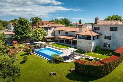 Villa in Tinjan met zwembad