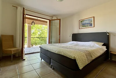 Villa mit Pool, Aussicht und Ladestation