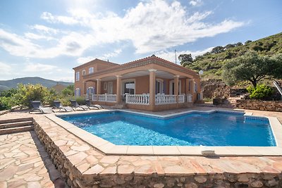 Gemütliche Villa mit Pool in Roquebrun
