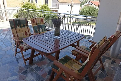 Schönes Ferienhaus mit Swimmingpool und...