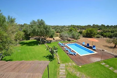 Huis in Mallorcaanse stijl met zwembad