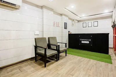 Super Townhouse Rohini Sector 23