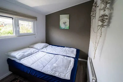Modern chalet direct gelegen aan het...