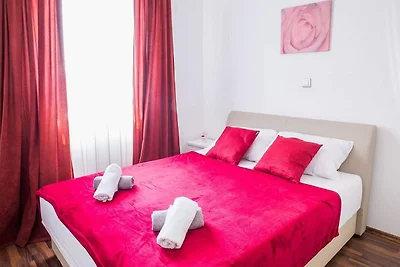 Holiday Home J&D No.3-Six Bedroom House  with...