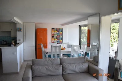 Villa con piscina e campo da tennis in comune