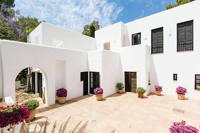 Villa mit Pool und Blick auf die Landschaft