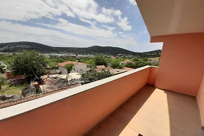 Cozy Apartments with Private Balcony Vinisce ...