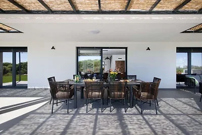 Villa in Kavran met zwembad