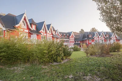 Haus in der Nähe von See und Golfplatz