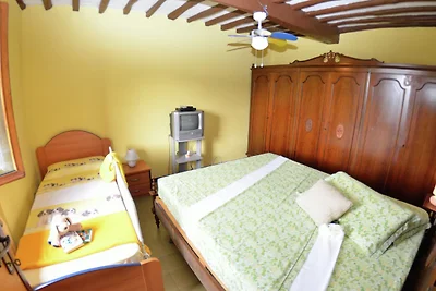 Schönes Cottage mit Swimmingpool in Gualdo