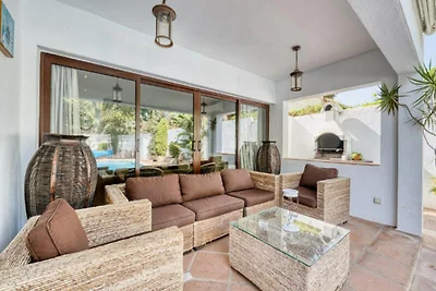 Villa in Marbella mit beheiztem Pool