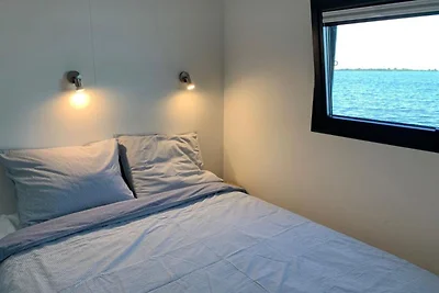 Hausboot in Offingawier mit Terrasse