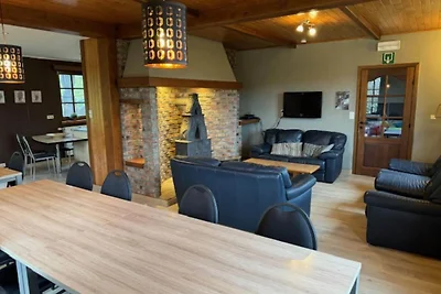 Freistehende Villa mit Fitnessraum und Sauna