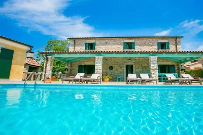 Villa in Radetici mit Schwimmbecken