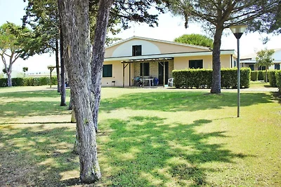 Villa in Cecina Mare bij Zandstrand