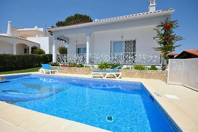 Geräumige Villa im Ferienort Vilamoura mit pr...