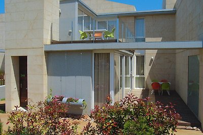Wohnung in La Escala mit Gartenmöbeln