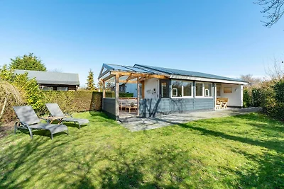 Bungalow in Sint Maartenszee am Strand