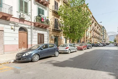 Wohnung in Palermo mit Balkon und Parken