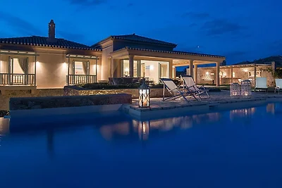 Luxuriöse Villa mit Pool auf der Insel...