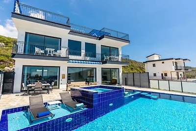 Villa in Kalkan mit Schwimmbecken