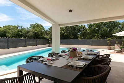 Villa in Nova Vas met terras