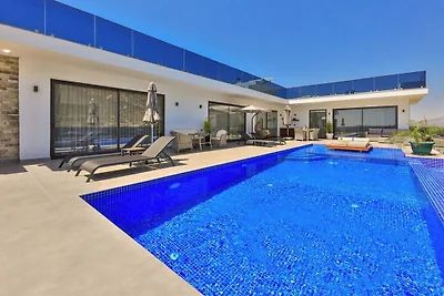 Villa in Kalkan mit Schwimmbecken