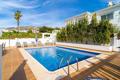 Luxusvilla mit Whirlpool und Meerblick