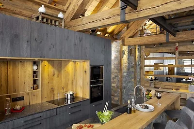 Weelderig chalet met hottub en sauna