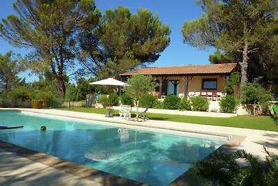 Villa con grande piscina e vista unica