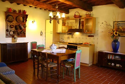 Moderna casa vacanze a Vinci con piscina