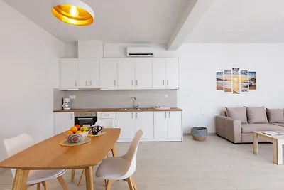 Villa - eingezäunt Petres 3