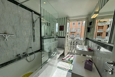 Prachtig licht appartement met 2 balkons