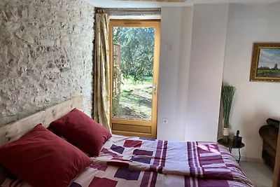 Cottage storico vicino alla foresta