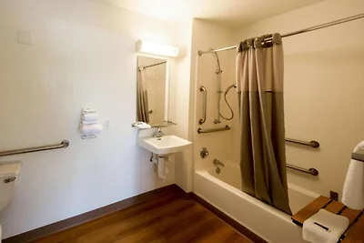 ADA-compatibel tweepersoonsbed | Badkuip |...