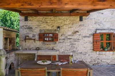 Ferienhaus in Rakalj mit Schwimmbecken