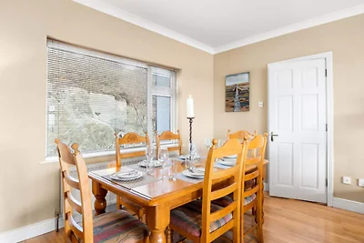 Haus in Clifden mit Meer- und Bergblick