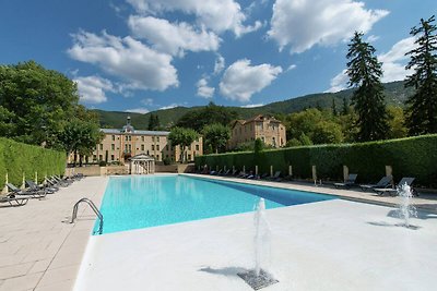 Wohnung in einem Château de la Drôme mit Pool