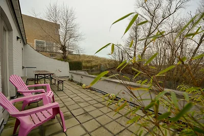 Schilderachtige villa met omheinde tuin