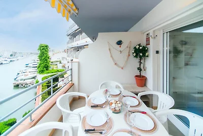 Apartment in Roses mit Blick auf den Kanal