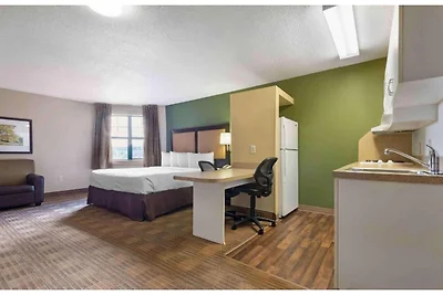 1 queen bed | ADA/RI douche, niet-roken,...