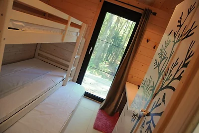 Chalet moderno situato nel bosco